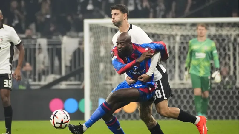Beşiktaş'a Ümit Akdağ'dan kötü haber! Kırık var