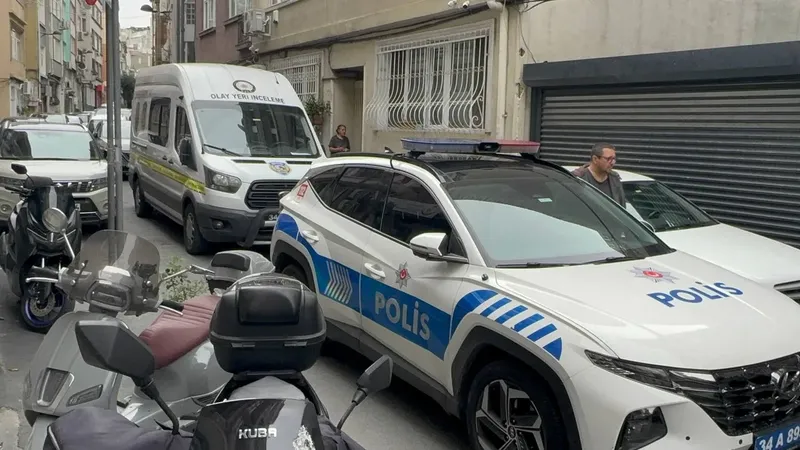 Şişli'de 7. kattan düşen genç kadın can verdi!
