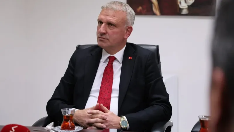 Oktay Saral istifa ettiğini duyurdu