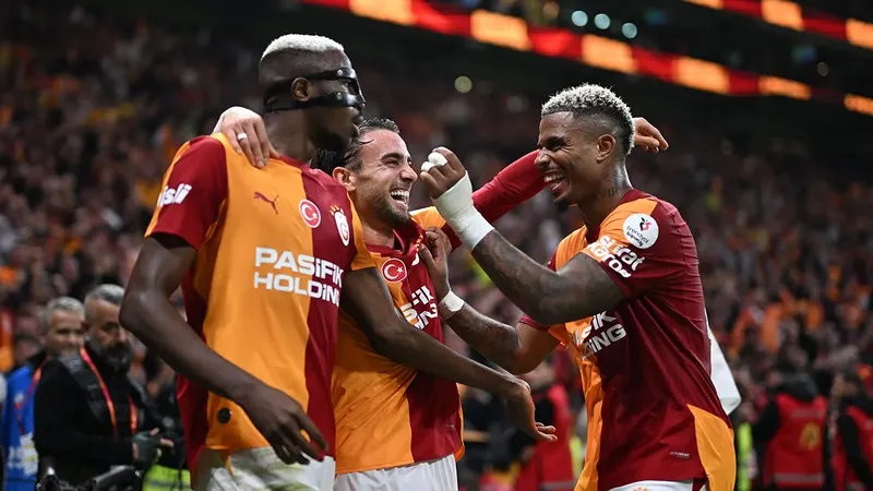 Osimhen yıldızlaştı, Galatasaray derbiyi kazandı!