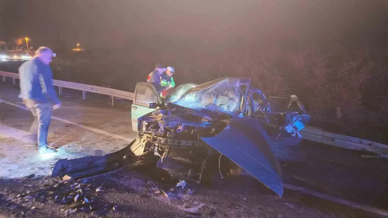 Düzce'de iki araç kafa kafaya çarpıştı: Beş yaralı