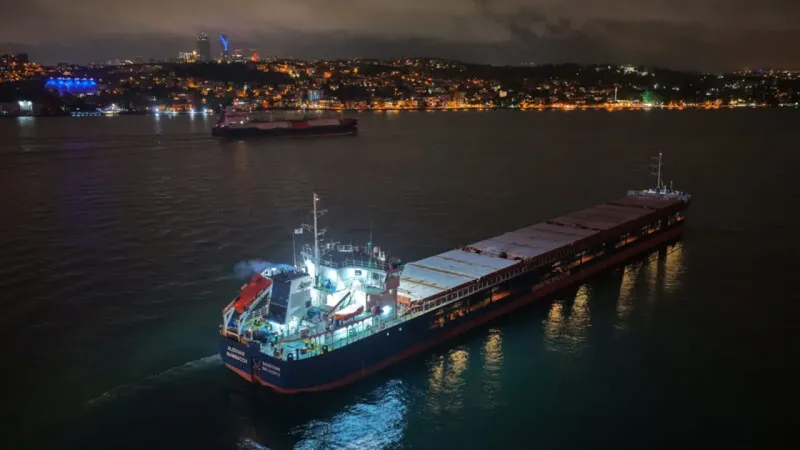 İstanbul Boğazı'nda gemi arızası!