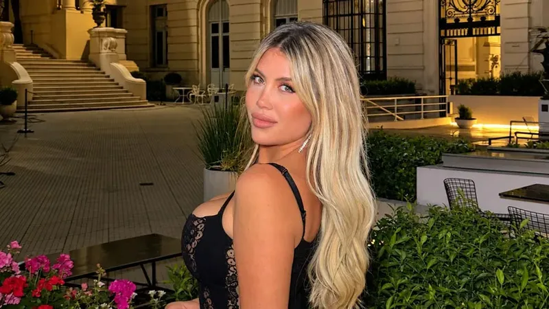 Wanda Nara'dan üstsüz sosyal medya paylaşımı