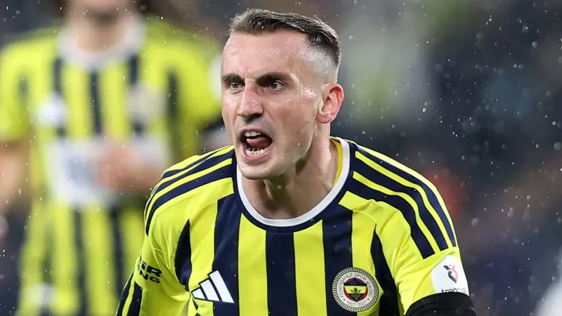 Protesto edilen Kerem Aktürkoğlu'ndan tribünlere tepki