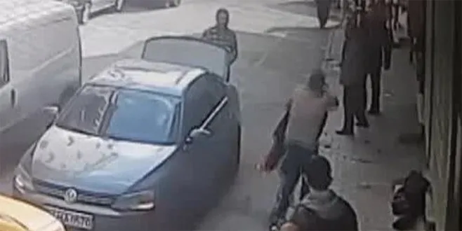 Güngören'de bir baba çocuğunun boynuna bıçak dayadı