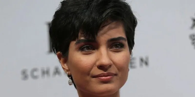 Tuba Büyüküstün Paris'te ev'lendi!
