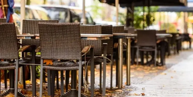 Esnaf isyan etti; AVM'ler açık biz niye kapalıyız?