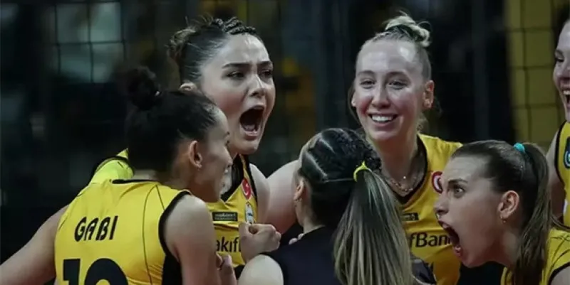 Vakıfbank Fenerbahçe'yi altın sette devirdi