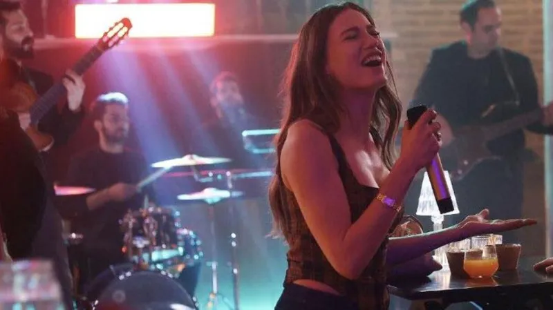 Serenay Sarıkaya sesiyle hayran bıraktı