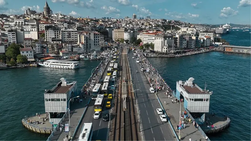 Galata Köprüsü tek yönlü trafiğe kapatıldı