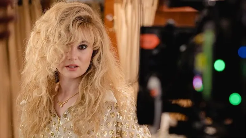 Bergen filmi sansürlenerek yayınlandı, Farah Zeynep Abdullah seyirciden özür diledi