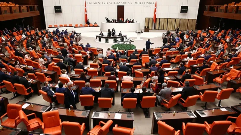Meclis'ten geçti! Yeni evlenen gençlere faizsiz kredi