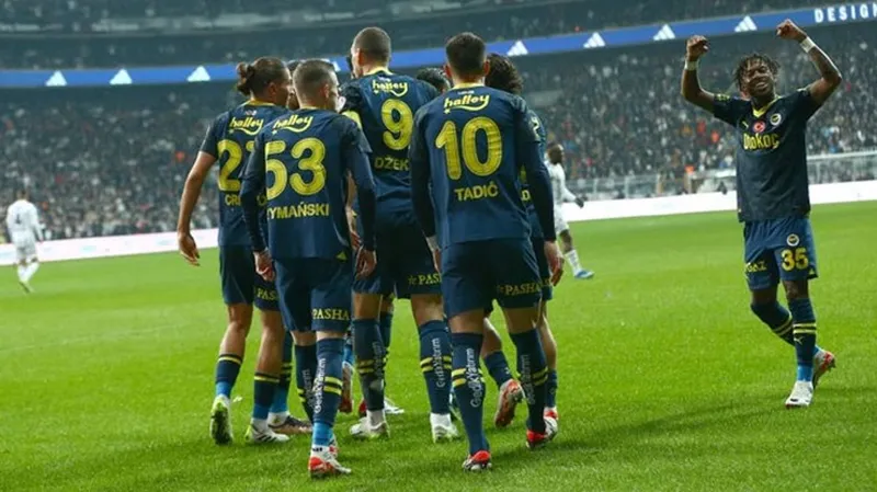 Beşiktaş'ı deviren Fenerbahçe rakibine bir ilki yaşattı