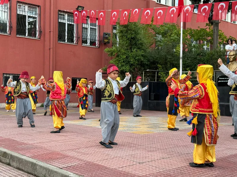 Başkan Yüksel yeni eğitim öğretim yılının açılışında öğrencileri yalnız bırakmadı