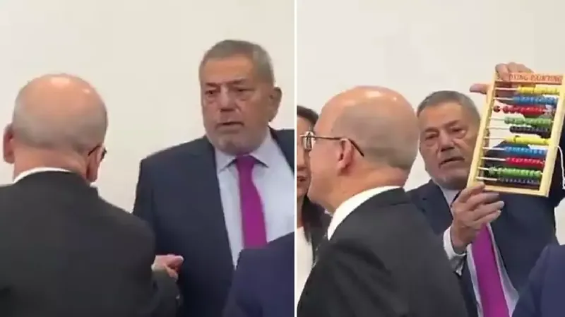 Meclis'te Mehmet Şimşek'e abaküslü karşılama!