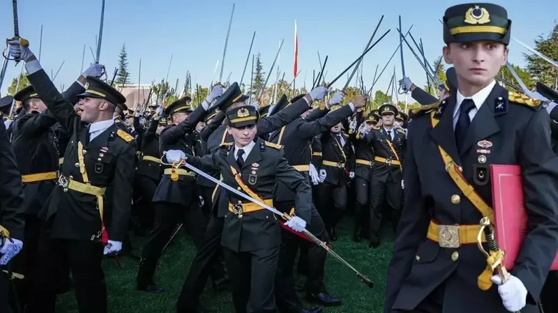 İhraç edilen teğmenlere tazminat şoku!