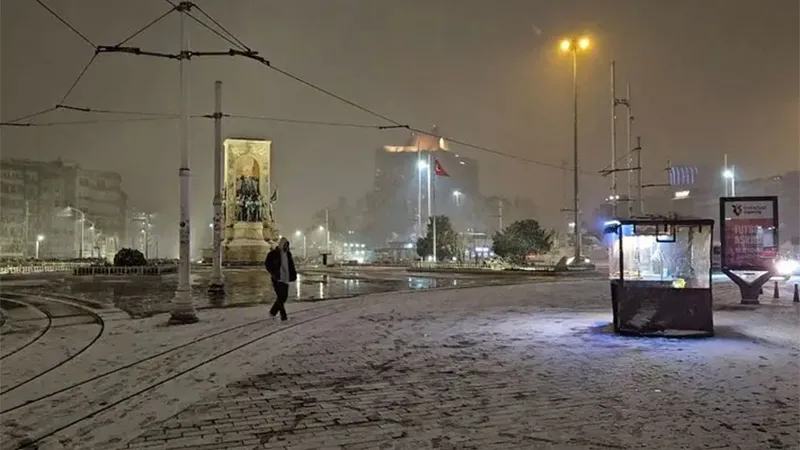 İstanbul beyaz örtüyle kaplandı