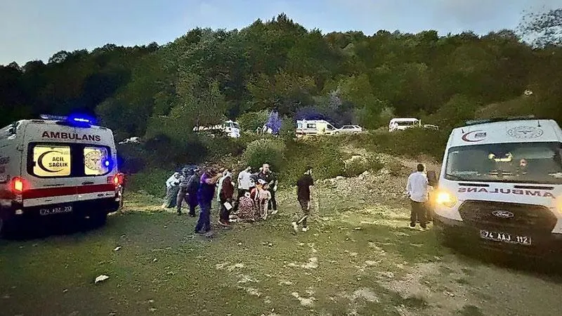 Bartın'da patpat devrildi: 1'i ağır 8 yaralı