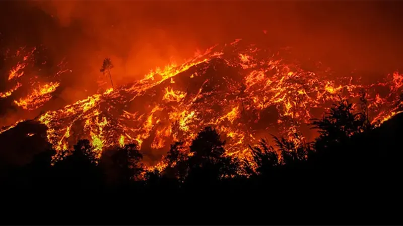 Antalya Aksu'da alevler 2. gününde
