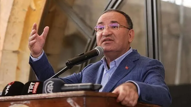 Bekir Bozdağ Başkan Vekilliğinden istifa etti