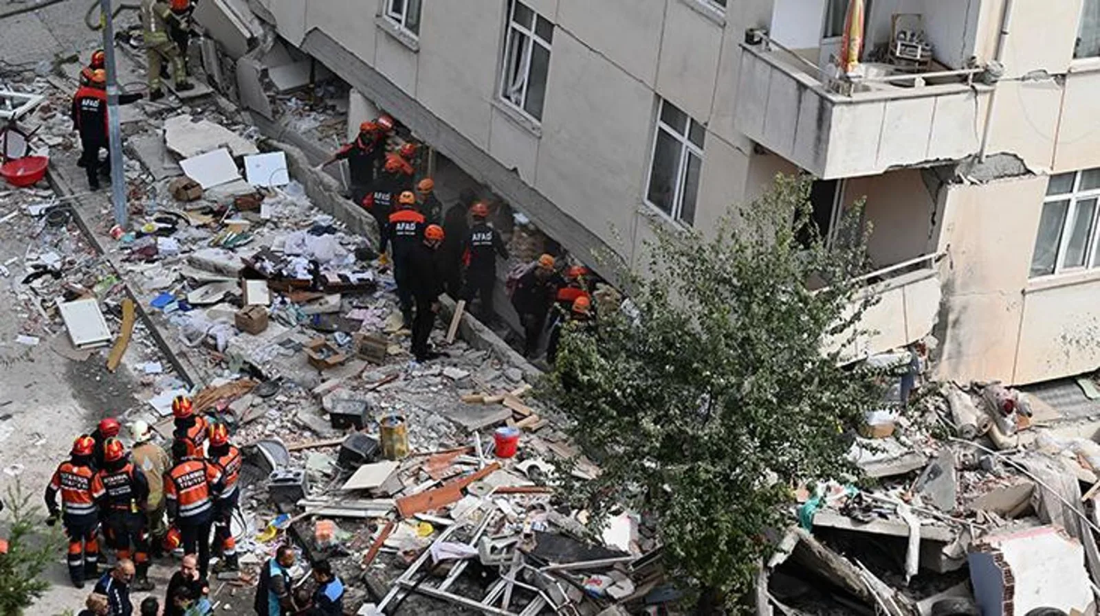 Maltepe'de çöken bina soruşturmasında 2 tutuklama