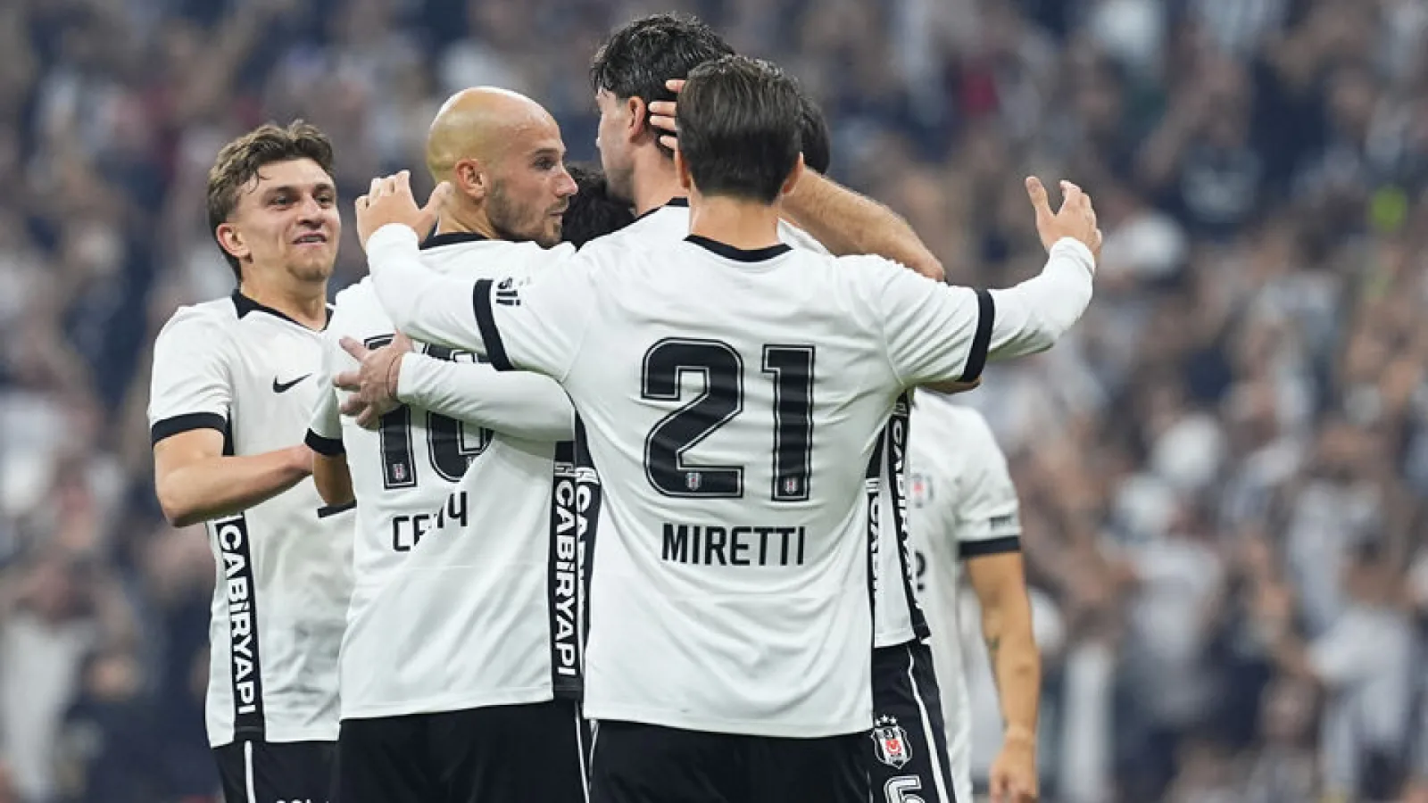 Beşiktaş Kocaelispor'u Dolmabahçe'de yendi