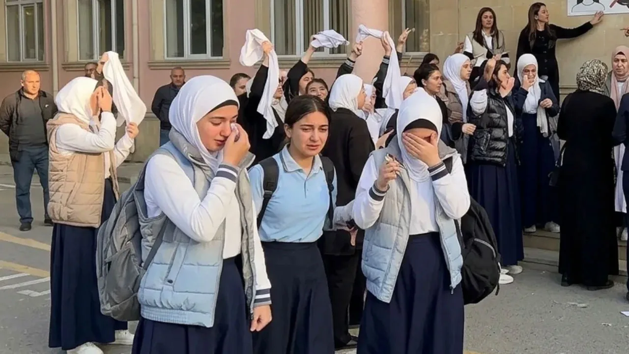 Azerbaycan'da başörtüsü krizi büyüyor; öğrenciler isyanda!