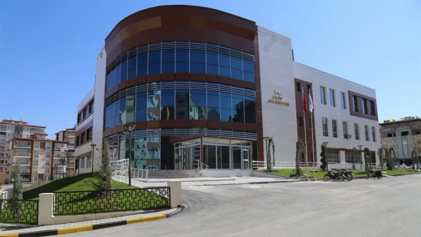 Nizip Belediyesi'nden üniversite öğrencilerine eğitim desteği