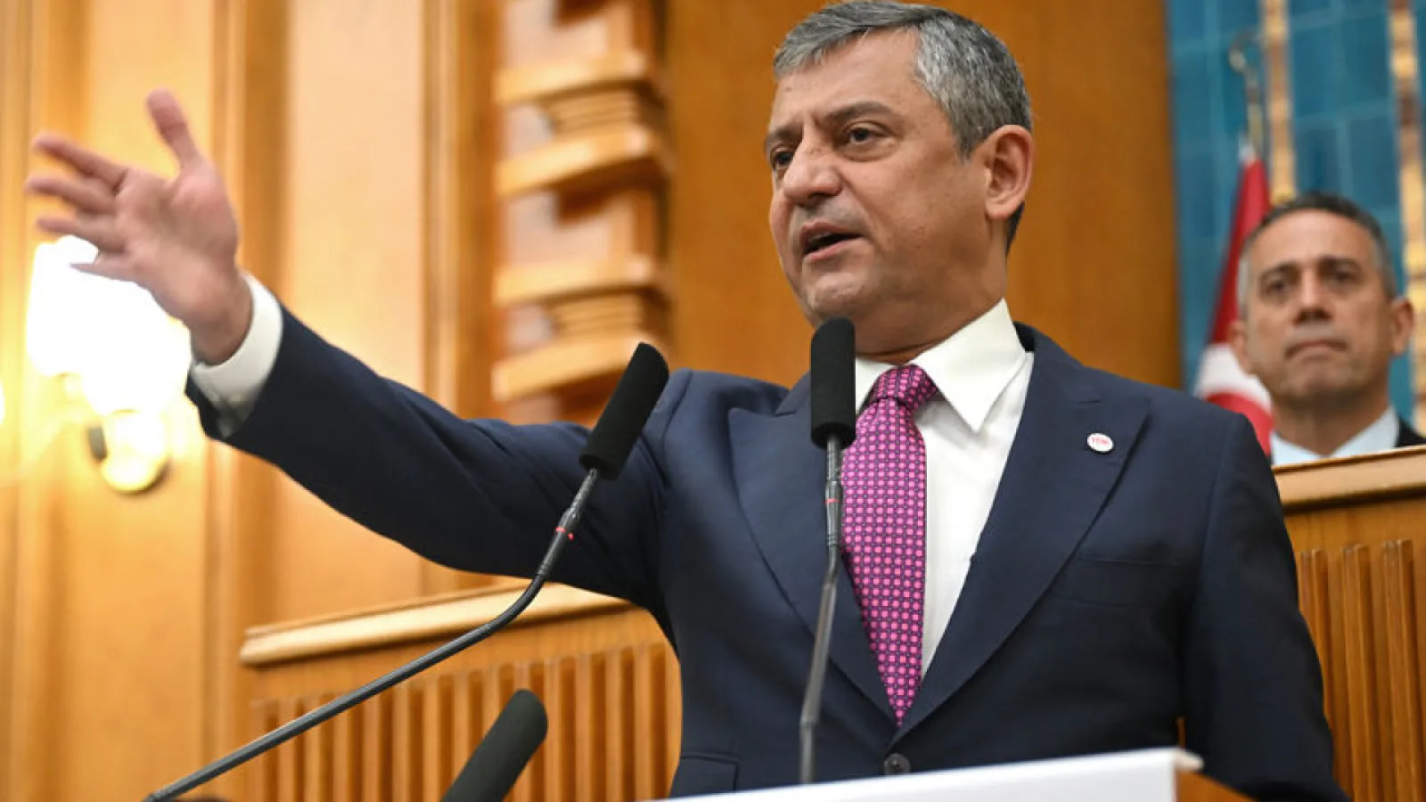 Özgür Özel'den grup toplantısında sert açıklamalar
