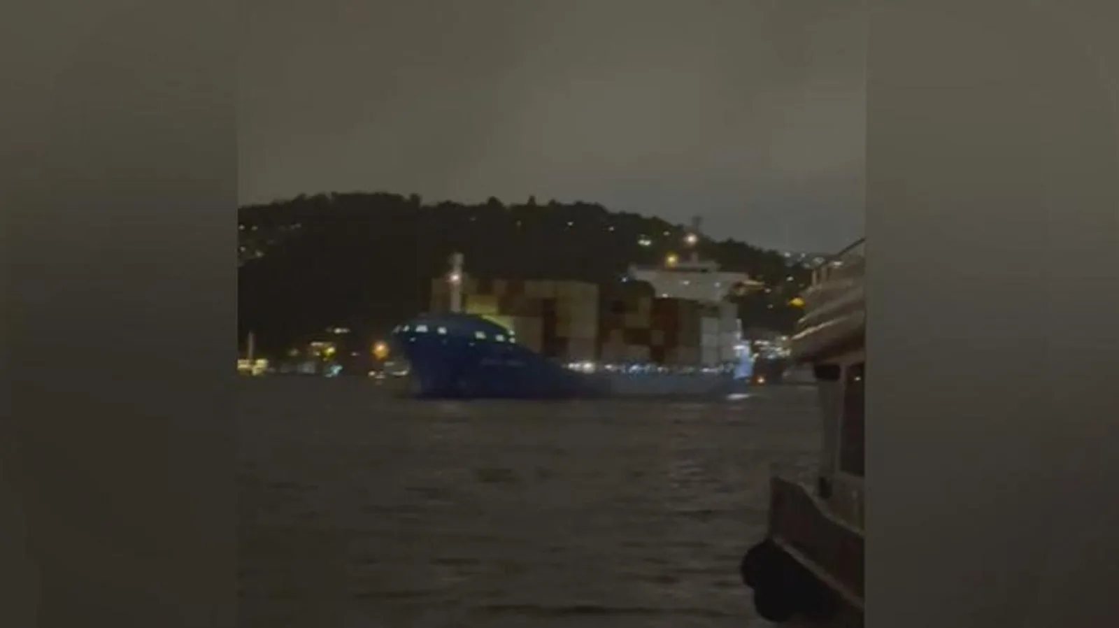 İstanbul Boğazı'nda sürüklenen gemi kurtarıldı