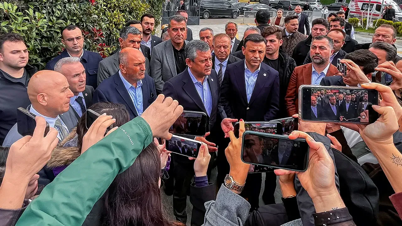 Özgür Özel'den Silivri'de Halk TV'ye kayyım tepkisi
