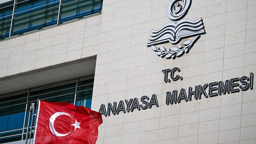 AYM'den 15 siyasi partiye daha suç duyurusu
