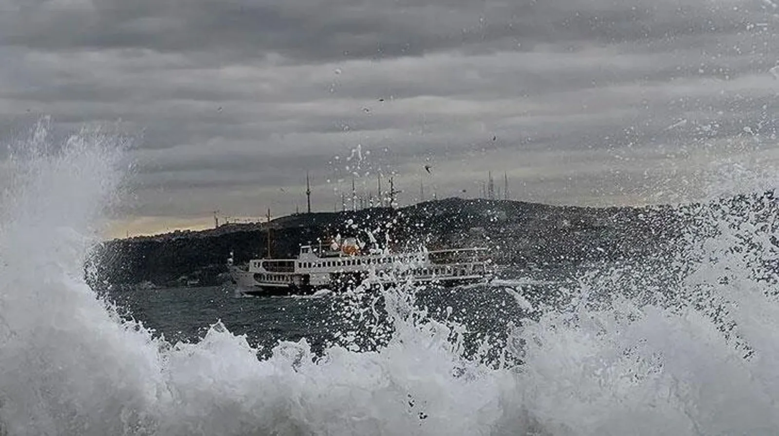 İstanbul'da bazı vapur seferleri iptal edildi!