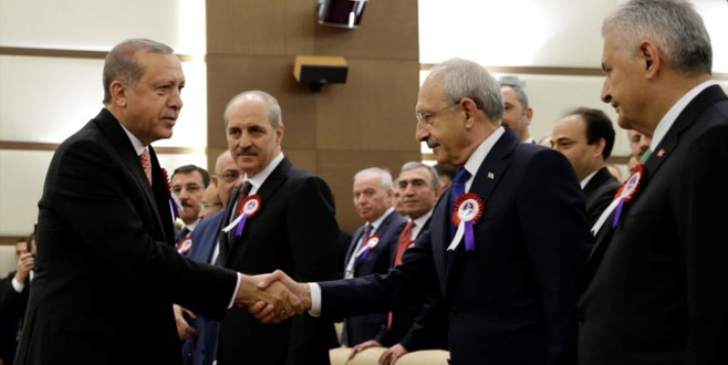 Erdoğan ve Kılıçdaroğlu el sıkıştı!