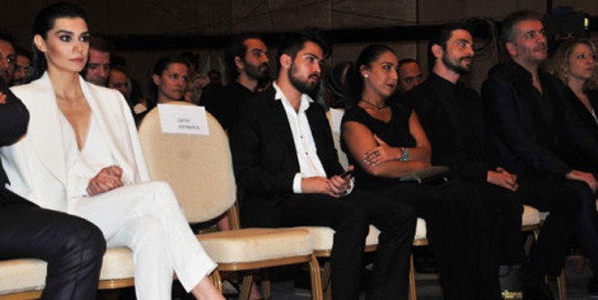Ahmet Kural Burcu Kıratlı ile pişti oldu