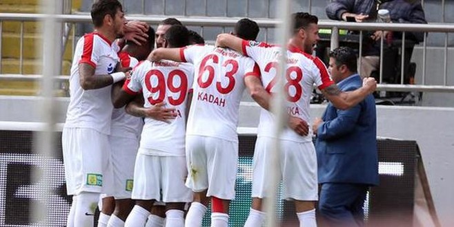 Antalyaspor Kasımpaşa'yı dağıttı