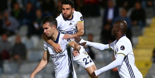 Fenerbahçe Gençlerbirliği'ni van Persie ile yıktı