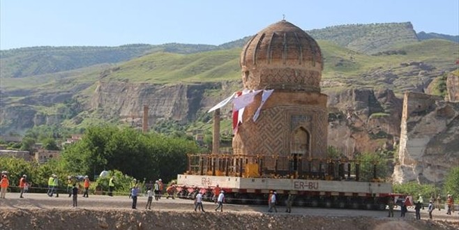 Tarihi Zeynel Bey Türbesi taşınıyor