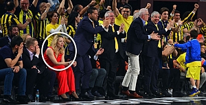 Türkiye Aziz Yıldırım'ın yanındaki Ilona Korstin'i konuşuyor