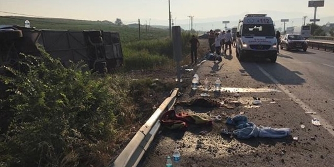 Balıkesir'de yolcu otobüsü devrildi: 1 ölü 47 yaralı