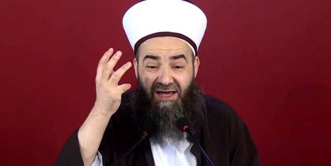 Cübbeli Ahmet Hoca'dan 'şortlu kız' çıkışı