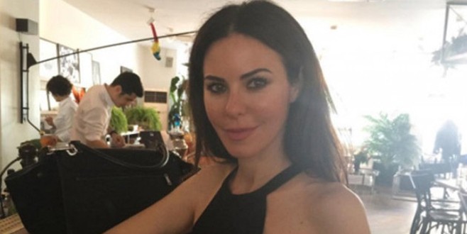 Defne Samyeli'den bikinili paylaşım