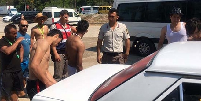 Plajda küçük kızı taciz eden Suriyeliler yakalandı