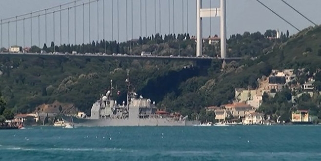 ABD savaş gemisi İstanbul Boğazı'ndan geçti