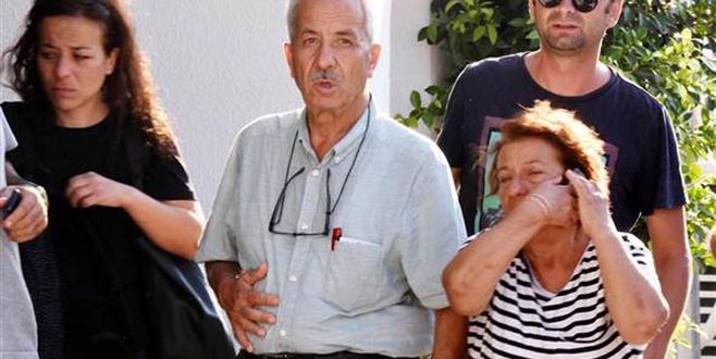 Ailesi deprem kurbanını almak için Kos'ta