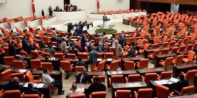 CHP Meclis'te sabahladı