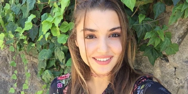 Hande Erçel'in göğüsleri sosyal medyayı yıktı