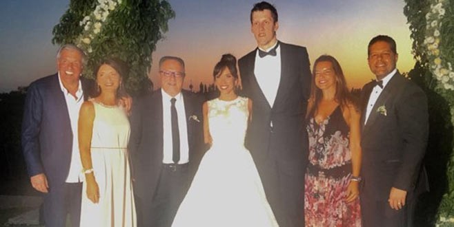 Jan Vesely hayatının en önemli imzasını attı