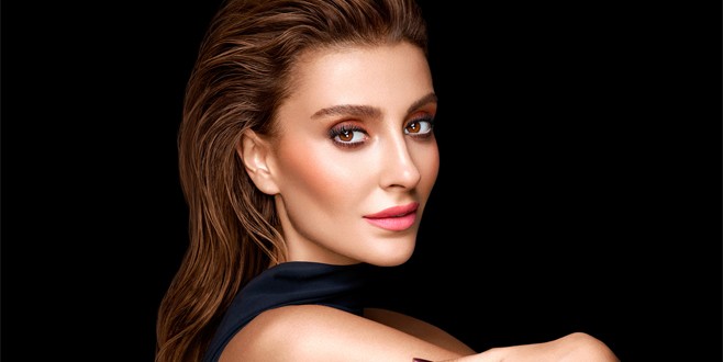 Özge Ulusoy'dan olay frikik!