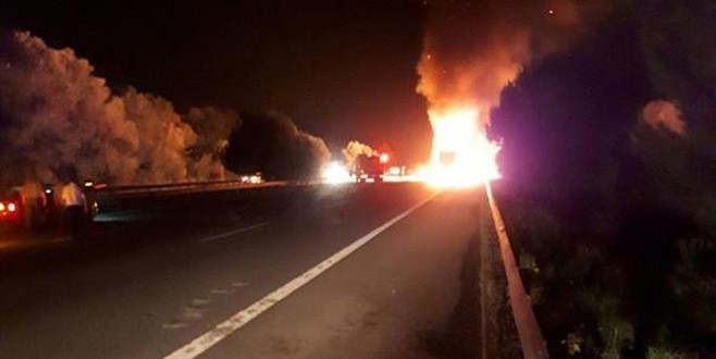 TEM Otoyolu'nda TIR yandı: 2 kişi öldü